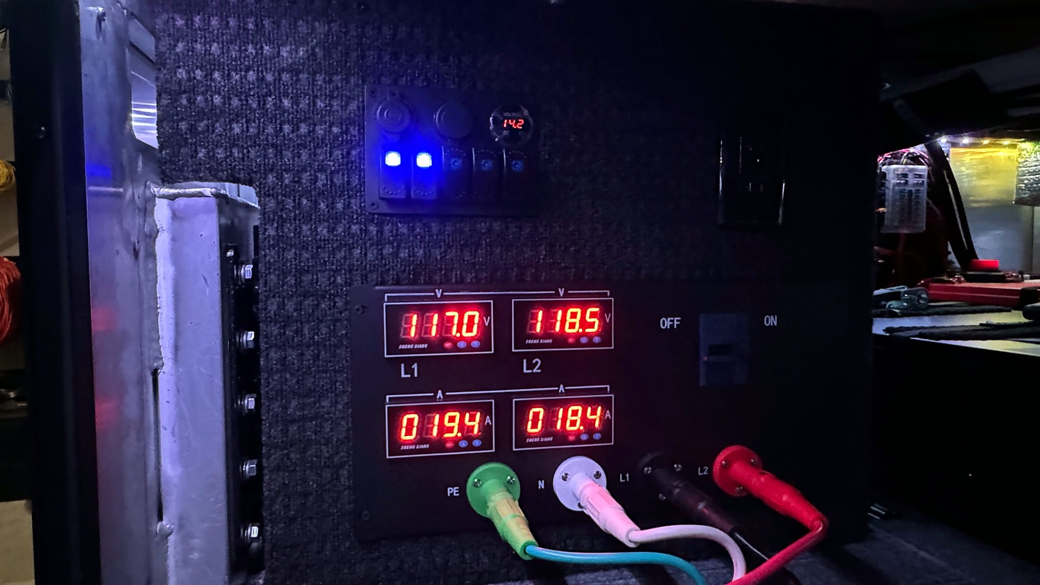 Blackbird power distribution voltage and current monitoring panel